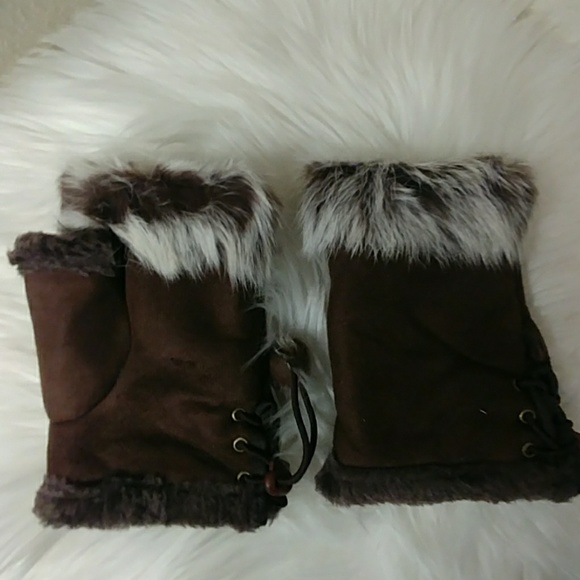 Coffee ☕ Faux Fur Fingerless Gloves - Picture 11 of 12